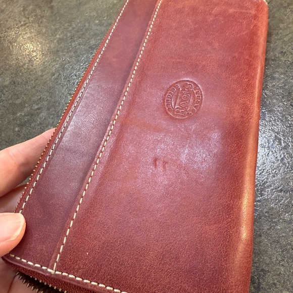 Roots Red Rust Leather Wallet - Picture 4 of 13